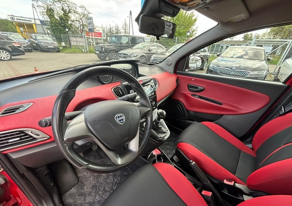 Lancia Ypsilon cena 21900 przebieg: 92572, rok produkcji 2012 z Kalwaria Zebrzydowska małe 154